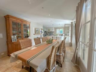 Modern Provençal Villa At The Forest's Edge - 4