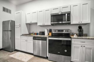 CozySuites Stunning 1BR in Downtown Pitts 36 - 2