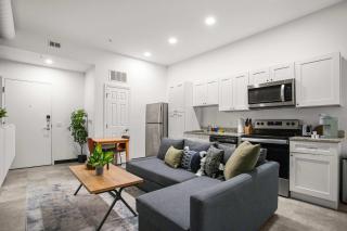 CozySuites Stunning 1BR in Downtown Pitts 37 - 3