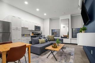 CozySuites Stunning 1BR in Downtown Pitts 37 - 5