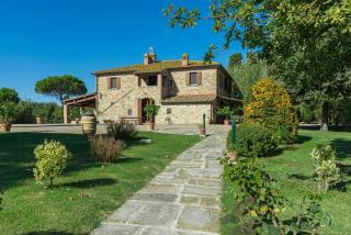 Historic Villa With Views Of Cortona In Tuscany - 9