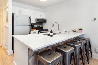 Modern Village Condo - Steps to Shops and Lifts - Whistler - 3