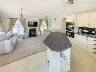 The Lodge - Chapel Saint Leonards - 9