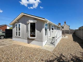 The Lodge - Chapel Saint Leonards - 0