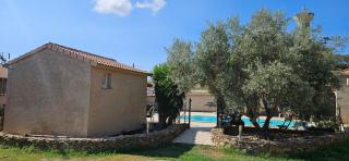 Bed and kitchen with pool - Aléria - 3