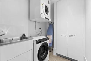 Elegant 1BR CBD 18th WiFl Walkable Parking - 4