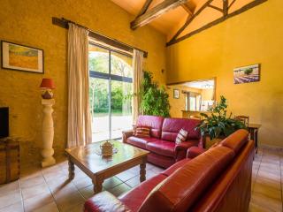 Poolside Haven in Salles - 9