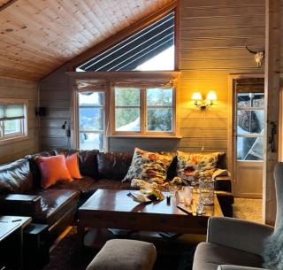 Ski-Inski-Out Mountain Home In Stunning Setting - 9