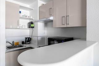 Bright One bedroom Apt with Parking and Terrace - 1