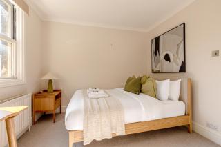 Chic & Stylish 3BR Home by West Kensington Station - 8