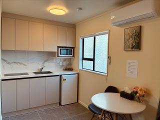 Summer Inn Motel - Newly Renovated, 2 Min Walk to Orewa Beach - 4