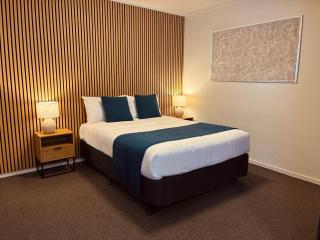 Summer Inn Motel - Newly Renovated, 2 Min Walk to Orewa Beach - 9