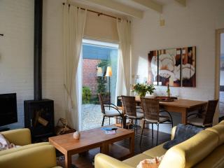 Bungalow in Noordwijkerhout near Lake - 4