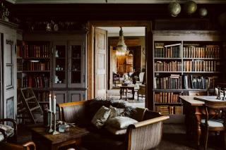 Charming Apartment With A Library - 0