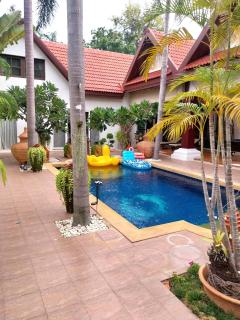 Luxurious and spacious Poolvilla at about 500 mtr from Jomtien Beach with luxurious facility Private Swimming Pool, Jaccuzi,Fitness Room,Table Tennis and many more - 9