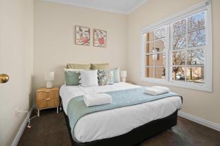 Pembroke - CBD, Elegant & Character Filled Stay - 8
