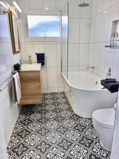 Artist's Cottage - Cosy Home in Quiet Leafy Street - Toowoomba - 1