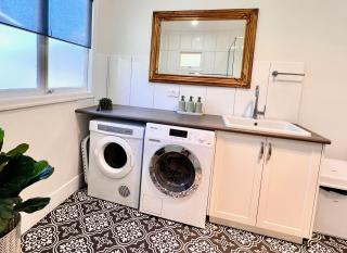 Artist's Cottage - Cosy Home in Quiet Leafy Street - Toowoomba - 1
