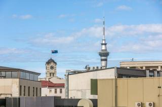 Lovely apartment with skytower views and car park - 0