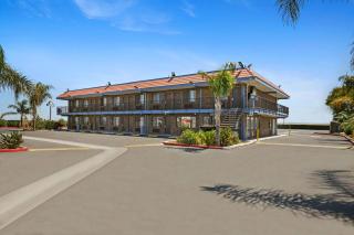 Days Inn by Wyndham Lost Hills - 8