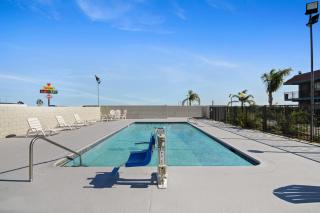 Days Inn by Wyndham Lost Hills - 5