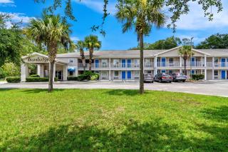 Travelodge Suites by Wyndham MacClenny I-10 - 7