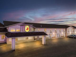 Super 8 by Wyndham Meadow Lake - Meadow Lake - 2