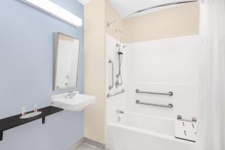 Microtel Inn & Suites by Wyndham Waynesburg - Waynesburg - 4