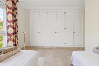 Stunning 2-Bedroom Apartment with Panoramic Views - 2