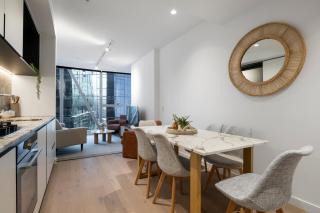 Bright & Stylish Apt In Best Location w Pool & Gym - 7