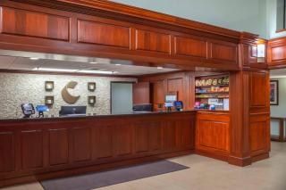 Comfort Suites Outlet Center - 2