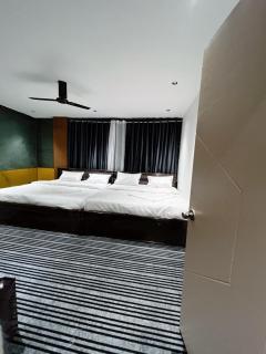 Silk White - 1