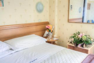 Hotel San Francisco Spiaggia - Rimini - 5