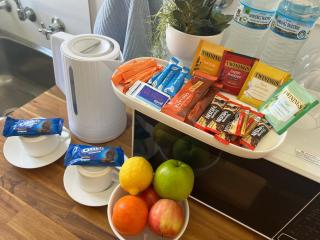 Private Entry Guest Suite- 6 minutes to Airport - 8