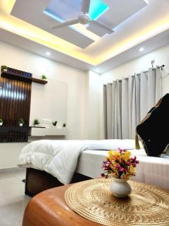 Luxury Loft - 2BHK Luxury Mountain View Apartment - Dehradun - 3