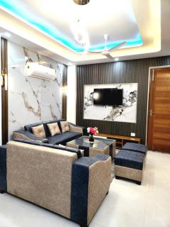 Luxury Loft - 2BHK Luxury Mountain View Apartment - Dehradun - 8