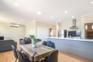 Terrific Townhouse 3x2 in CBD - 0