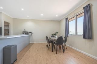 Terrific Townhouse 3x2 in CBD - 6