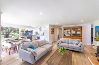 Lake Edge Retreat - 7