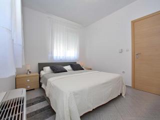Tranquil Apartment in Bibinje with Garden - Bibinje - 9