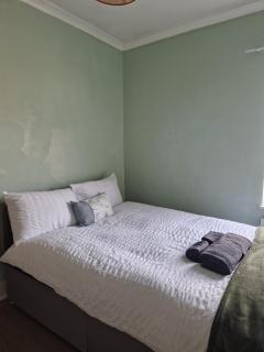 3-Bed Home, Garden, Free Parking,Greater London - Moffat - 3