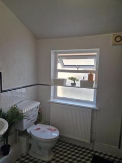 3-Bed Home, Garden, Free Parking,Greater London - Moffat - 5