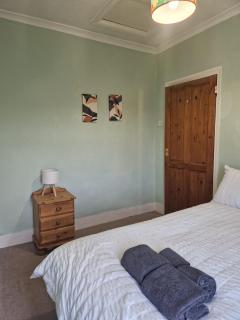 3-Bed Home, Garden, Free Parking,Greater London - Moffat - 2