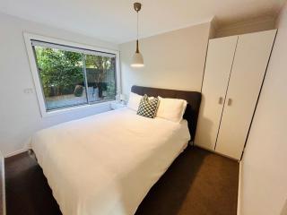 Bayview Escape - 250m from beach, pet friendly! - 2