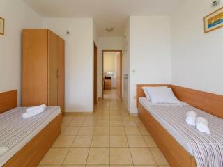 Homely Apartment in Sukošan near Sea - 4