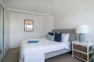 Manly Beachfront Apartment, Renovated with Beach Views - 1
