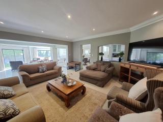 Alabaster Luxe Villa - 3