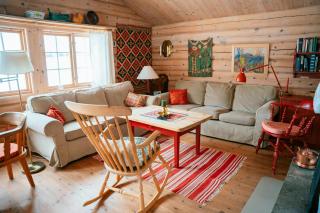 Traditional Log Cabin At Reineskarvet - 1