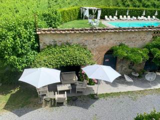 Rustic Loft Among Vineyards And Olive Groves In Tuscany - 4