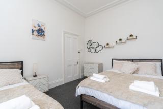 Open Mind Property - 26 Guests, Hot Tub & Parking - 2